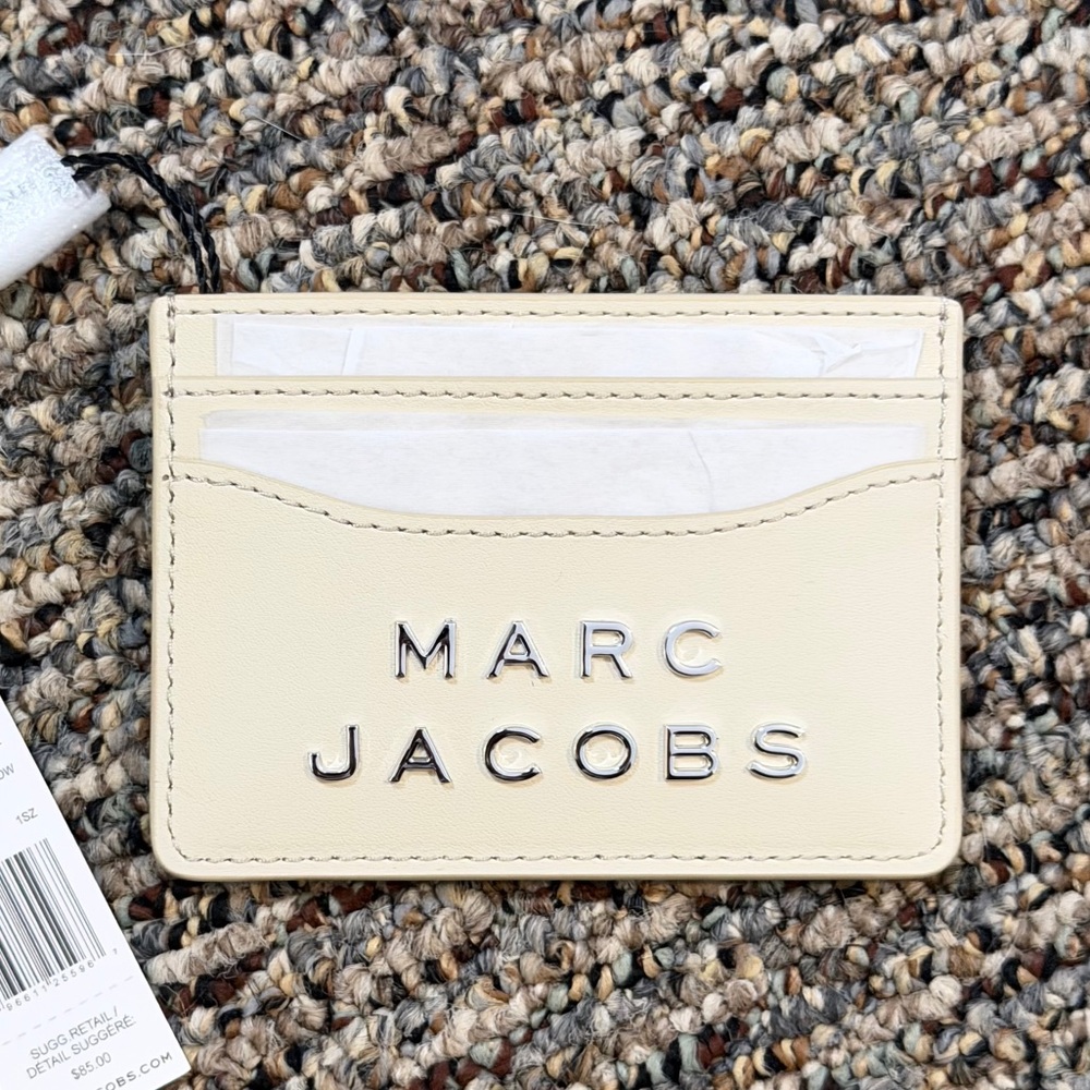 NWT Marc Jacobs Ivory leather Card Holder with certificate of authenticity